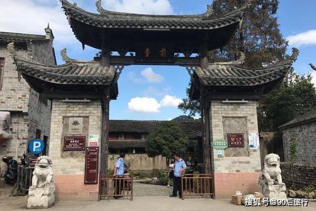 【直播吧在现场】C罗招呼伊琳过来合照一一满足现场合影要求